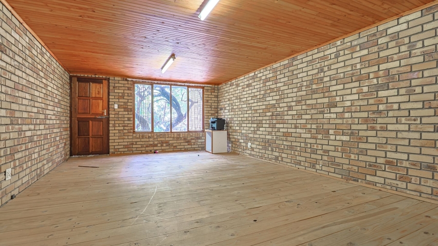 4 Bedroom Property for Sale in Waagfontein North West